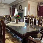 Majestic Apartment In Almazah